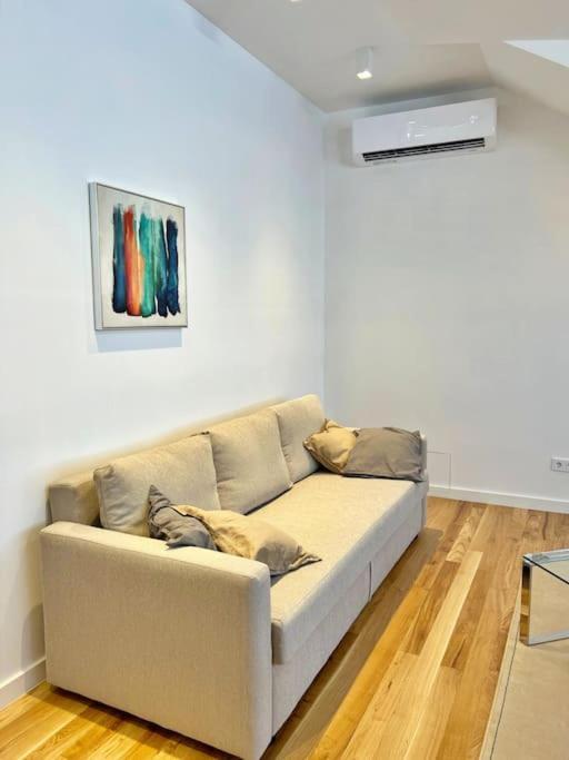 White 1 Bd Old Town Apartment By Hostlovers Kaunas Ngoại thất bức ảnh
