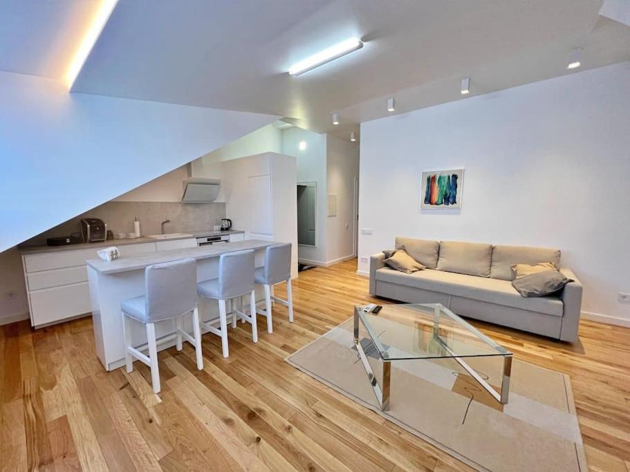 White 1 Bd Old Town Apartment By Hostlovers Kaunas Ngoại thất bức ảnh