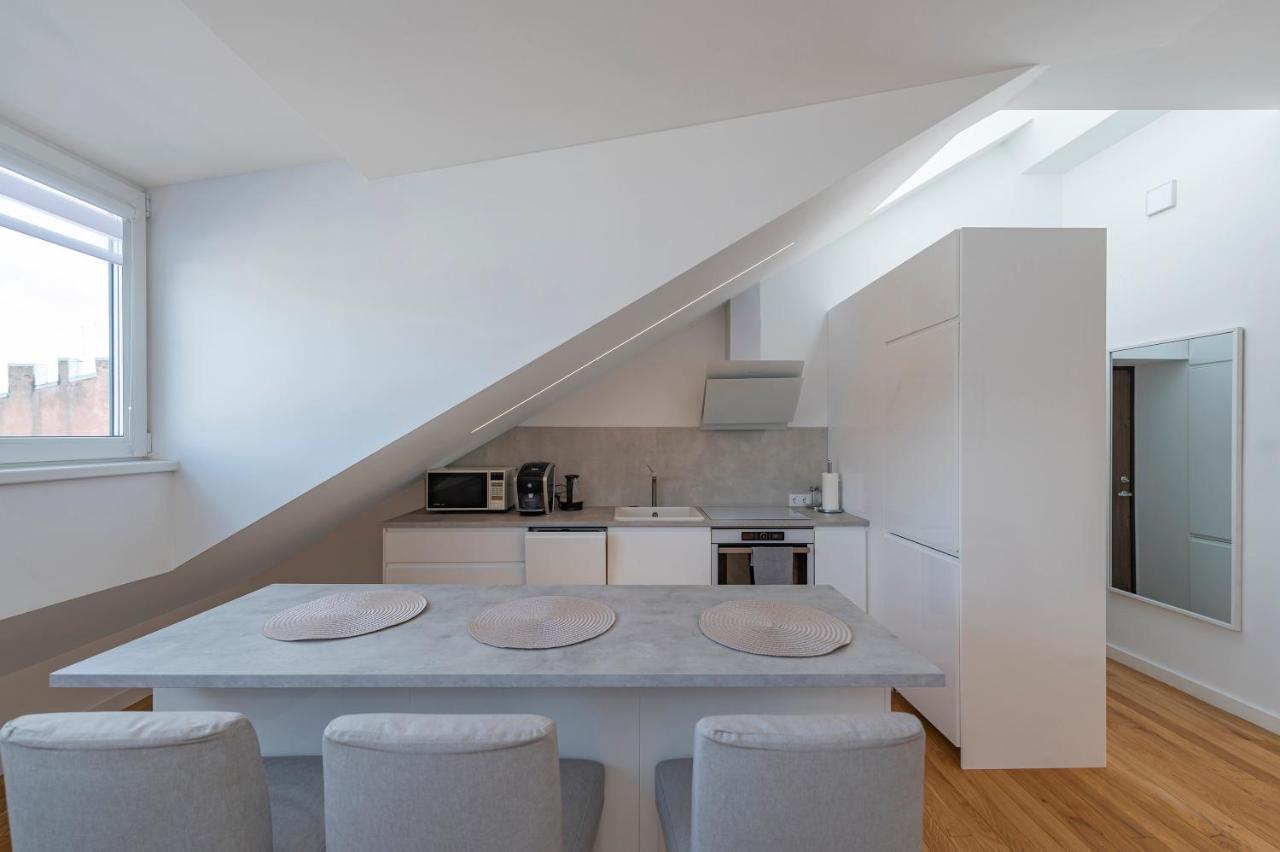 White 1 Bd Old Town Apartment By Hostlovers Kaunas Ngoại thất bức ảnh