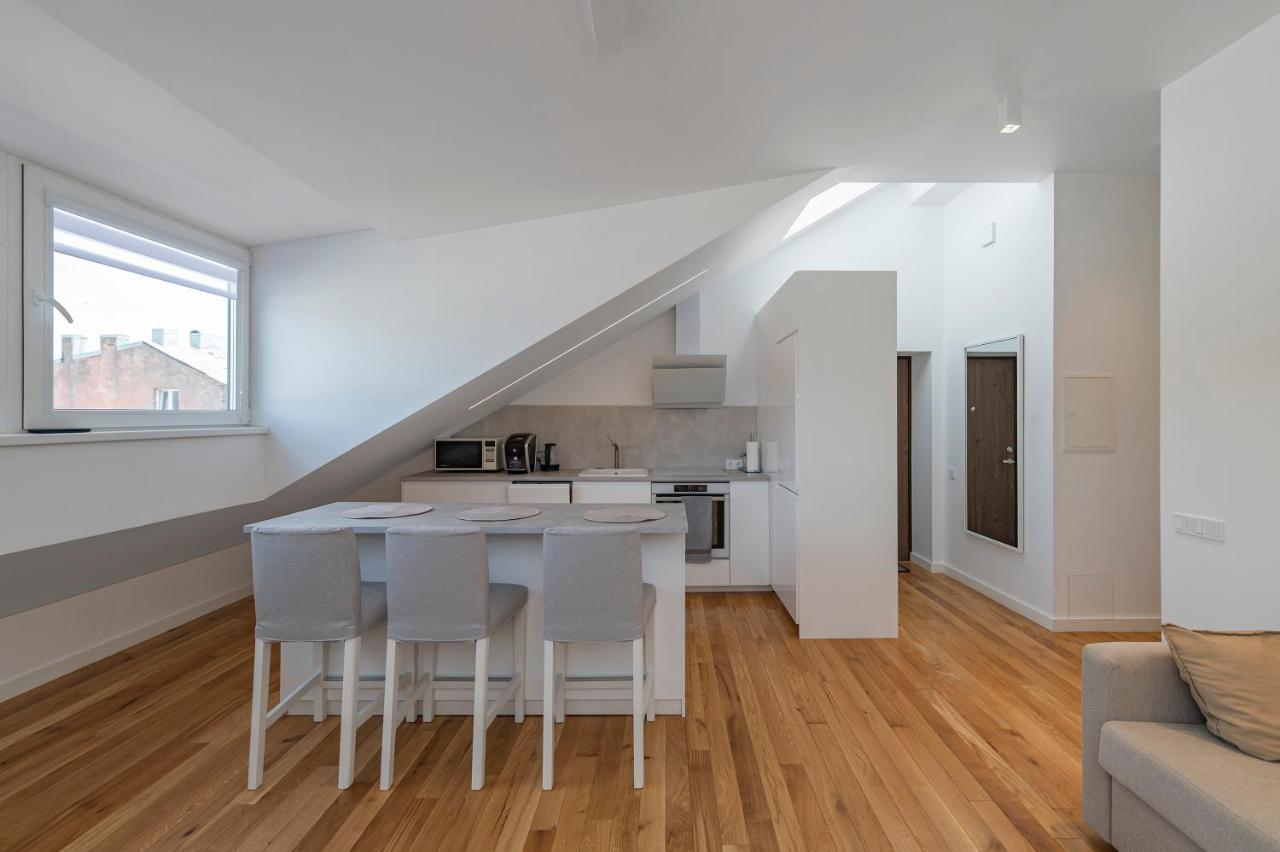 White 1 Bd Old Town Apartment By Hostlovers Kaunas Ngoại thất bức ảnh
